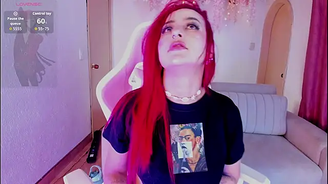 Snapshot of Mia-Bloom chatting on 9, 10, 2025 Mia-Bloom online show from 9, 10, 2025