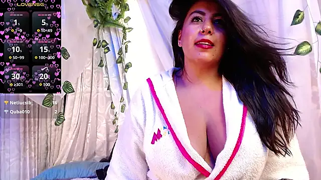 Snapshot of gatuwildhott chatting on 10, 12, 2024 gatuwildhott online show from 10, 12, 2024