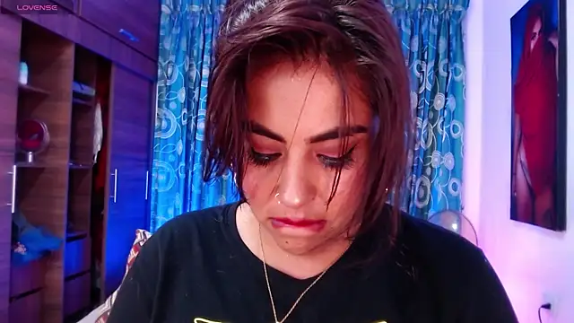 Snapshot of gatuwildhott chatting on 5, 1, 2025 gatuwildhott online show from 5, 1, 2025