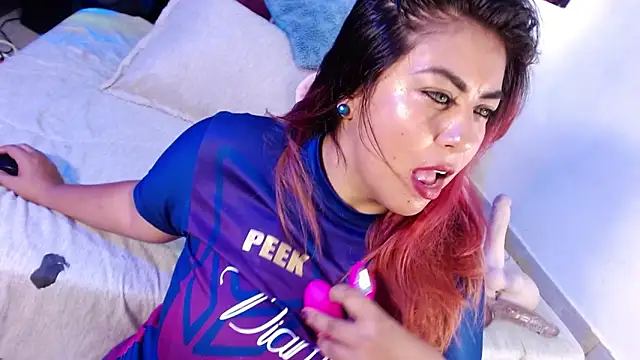 Snapshot of gatuwildhott chatting on 26, 10, 2025 gatuwildhott online show from 26, 10, 2025