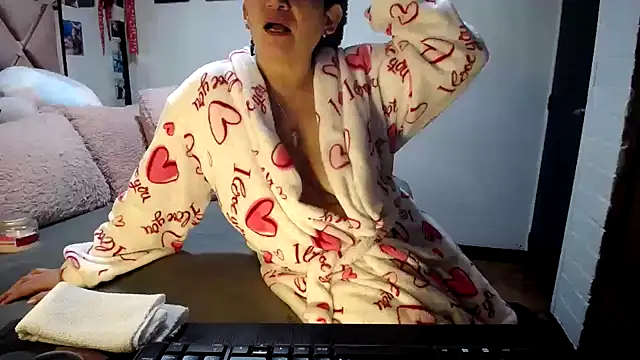 maturehoxx online show from 2, 10, 2025