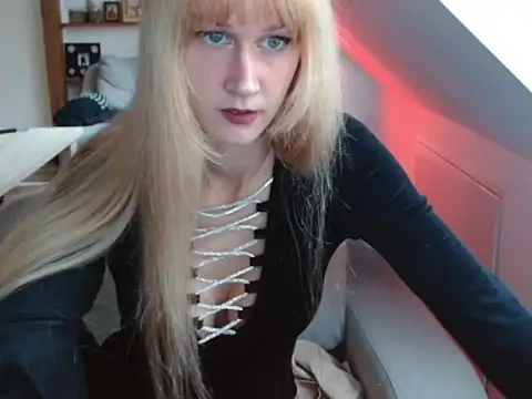 Snapshot of goldhaarigeDame chatting on 5, 10, 2025 goldhaarigeDame online show from 5, 10, 2025