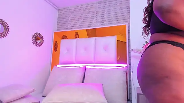 ShaniaBrownn online show from 16, 1, 2025