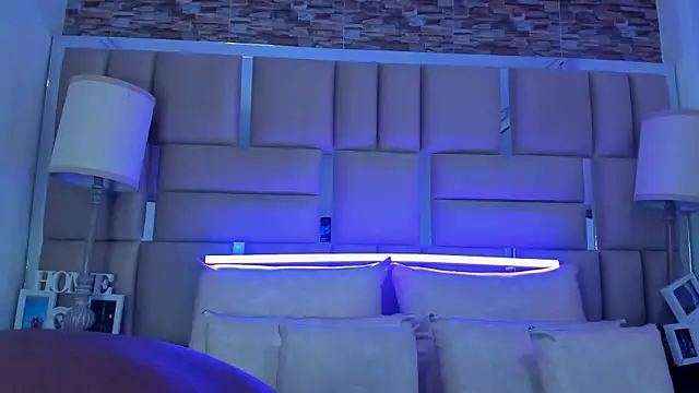 ShaniaBrownn online show from 17, 10, 2025