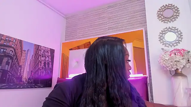 ShaniaBrownn online show from 28, 11, 2025