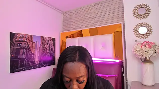 ShaniaBrownn online show from 2, 12, 2025