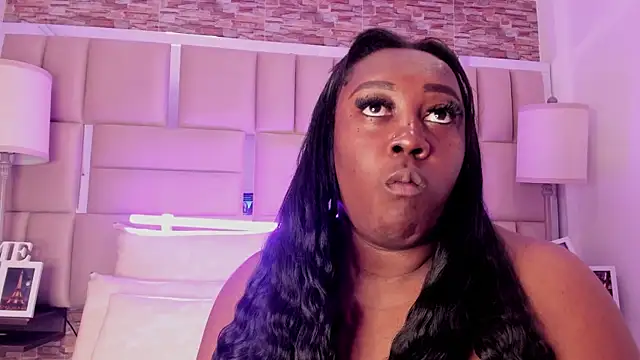 Snapshot of ShaniaBrownn chatting on 17, 12, 2025 ShaniaBrownn online show from 17, 12, 2025