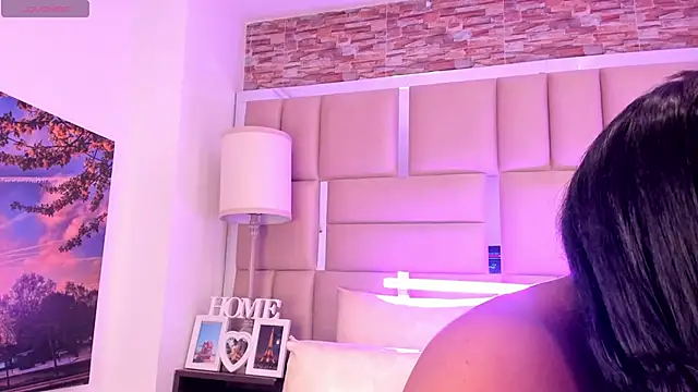 Snapshot of ShaniaBrownn chatting on 20, 12, 2025 ShaniaBrownn online show from 20, 12, 2025