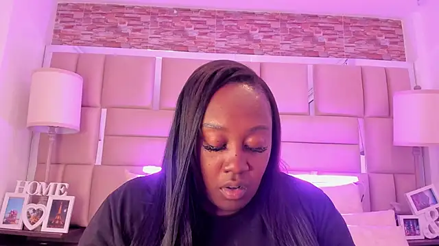 Snapshot of ShaniaBrownn chatting on 6, 1, 2026 ShaniaBrownn online show from 6, 1, 2026