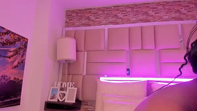 Snapshot of ShaniaBrownn chatting on 19, 2, 2026 ShaniaBrownn online show from 19, 2, 2026