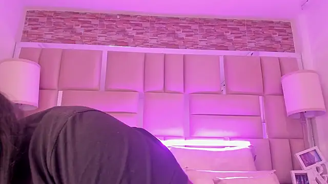 Snapshot of ShaniaBrownn chatting on 28, 2, 2026 ShaniaBrownn online show from 28, 2, 2026