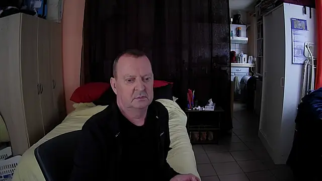 Snapshot of passifsoumis1963 chatting on 14, 11, 2025 passifsoumis1963 online show from 14, 11, 2025