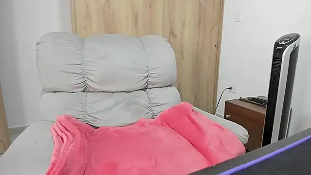 xspecialoomx online show from 15, 4, 2026