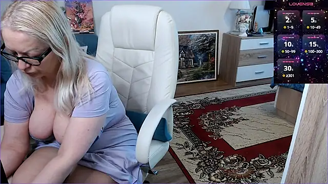 Snapshot of EllyBigBoobs chatting on 11, 9, 2025 EllyBigBoobs online show from 11, 9, 2025