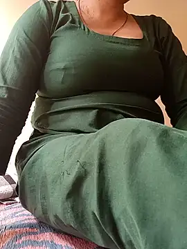 Snapshot of Lovly_pari chatting on 28, 7, 2026 Lovly pari online show from 28, 7, 2026