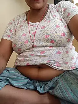 Snapshot of Lovly_pari chatting on 31, 7, 2026 Lovly pari online show from 31, 7, 2026