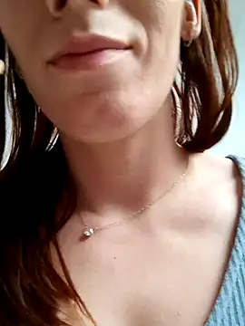 Snapshot of clara-francaise chatting on 17, 2, 2025 clara-francaise online show from 17, 2, 2025