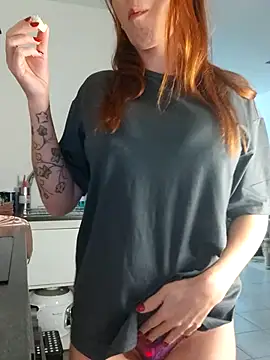 Snapshot of clara-francaise chatting on 28, 10, 2025 clara-francaise online show from 28, 10, 2025