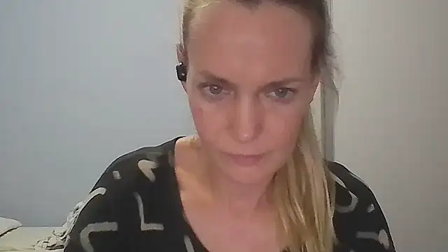 Snapshot of Annylove1 chatting on 4, 2, 2026 Annylove1 online show from 4, 2, 2026