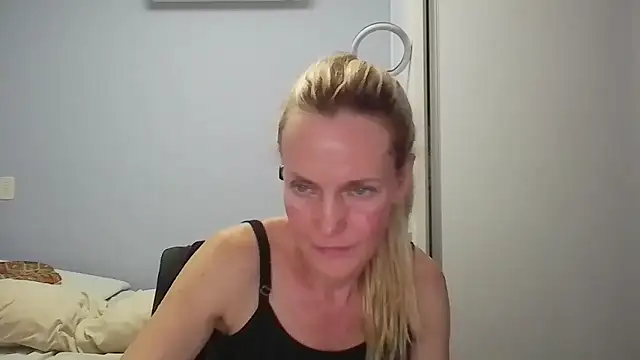 Snapshot of Annylove1 chatting on 16, 2, 2026 Annylove1 online show from 16, 2, 2026