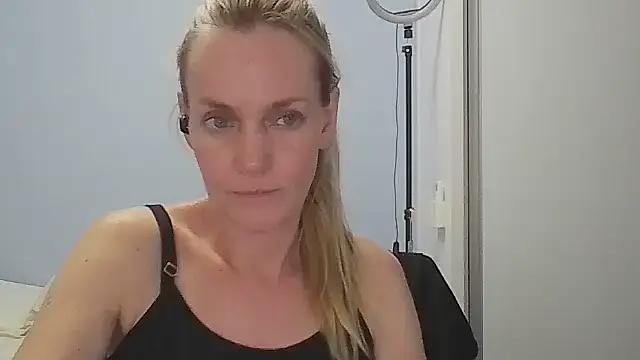 Snapshot of Annylove1 chatting on 18, 2, 2026 Annylove1 online show from 18, 2, 2026