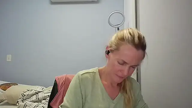 Snapshot of Annylove1 chatting on 26, 2, 2026 Annylove1 online show from 26, 2, 2026