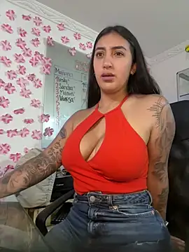 Snapshot of Hannahoff chatting on 2, 2, 2025 Hannahoff online show from 2, 2, 2025