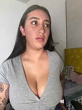 Snapshot of Hannahoff chatting on 2, 2, 2025 Hannahoff online show from 2, 2, 2025