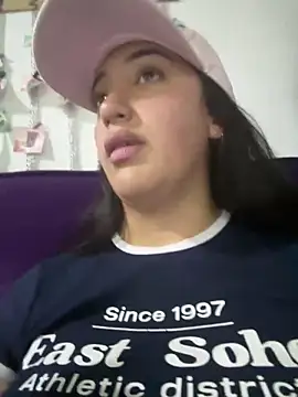 Snapshot of Hannahoff chatting on 8, 3, 2025 Hannahoff online show from 8, 3, 2025