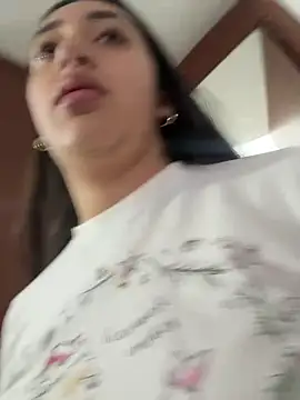 Snapshot of Hannahoff chatting on 22, 11, 2025 Hannahoff online show from 22, 11, 2025