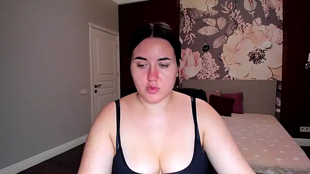 Roxie Bradley online show from 13, 9, 2025