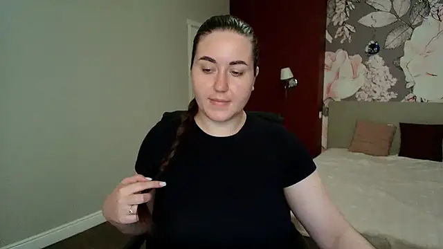 Snapshot of Roxie_Bradley chatting on 13, 5, 2026 Roxie Bradley online show from 13, 5, 2026