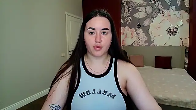 Snapshot of Roxie_Bradley chatting on 25, 6, 2026 Roxie Bradley online show from 25, 6, 2026