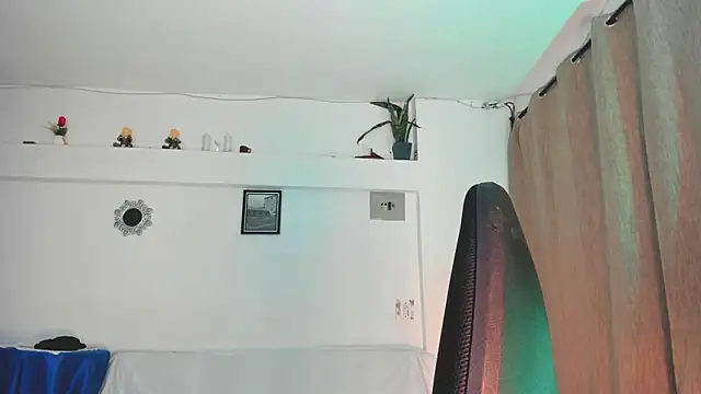 Sinthia Collins online show from 11, 4, 2026