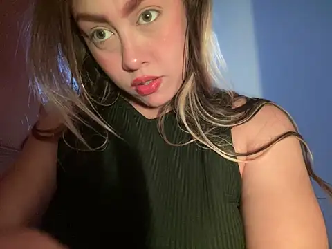 Snapshot of Im_sophiie chatting on 10, 12, 2024 Im sophiie online show from 10, 12, 2024