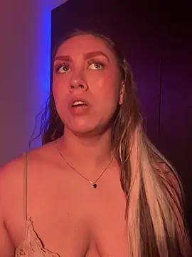 Snapshot of Im_sophiie chatting on 13, 2, 2025 Im sophiie online show from 13, 2, 2025