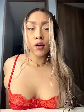 Snapshot of Im_sophiie chatting on 8, 2, 2026 Im sophiie online show from 8, 2, 2026