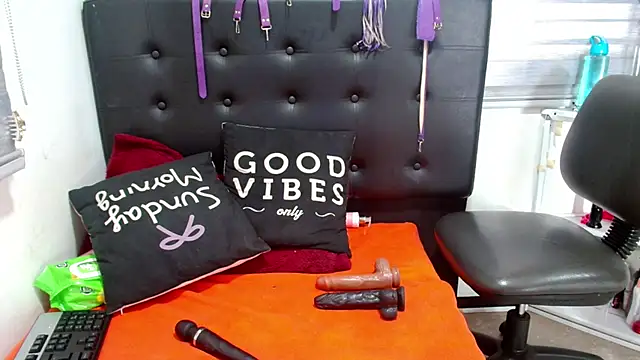 Snapshot of VIOLETTA-HOT chatting on 20, 2, 2025 VIOLETTA-HOT online show from 20, 2, 2025