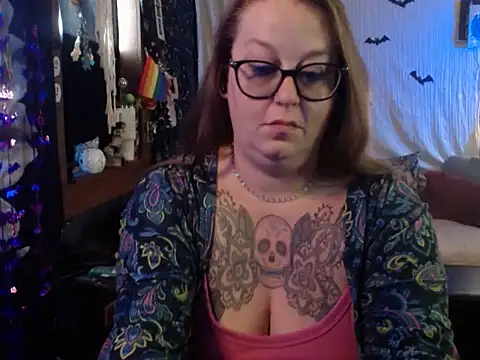 Snapshot of edgexchaos chatting on 28, 10, 2025 edgexchaos online show from 28, 10, 2025