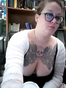 Snapshot of edgexchaos chatting on 15, 11, 2025 edgexchaos online show from 15, 11, 2025