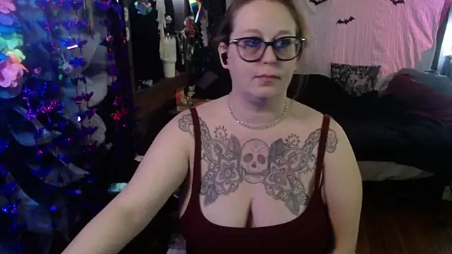 Snapshot of edgexchaos chatting on 5, 12, 2025 edgexchaos online show from 5, 12, 2025