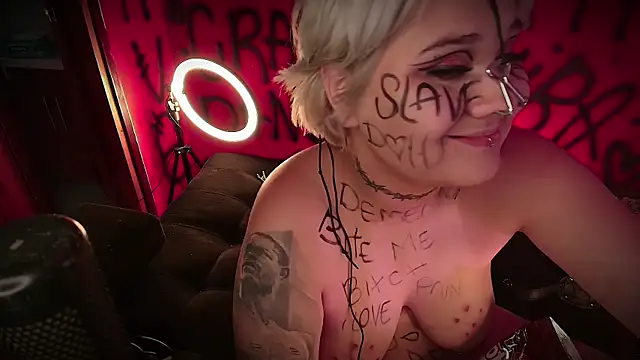 Snapshot of Laura_takint chatting on 10, 2, 2025 Laura takint online show from 10, 2, 2025