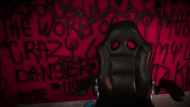 Snapshot of Laura_takint chatting on 24, 2, 2025 Laura takint online show from 24, 2, 2025