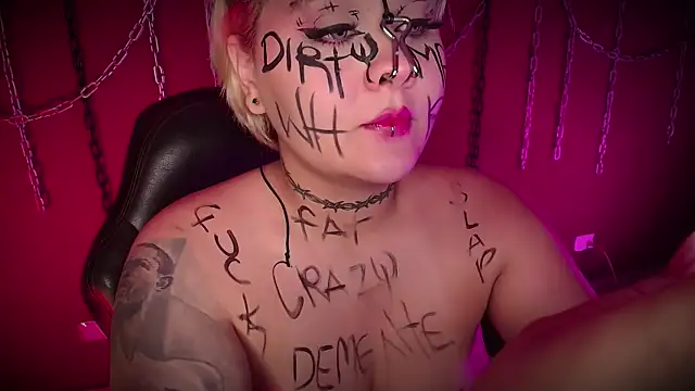 Snapshot of Laura_takint chatting on 1, 3, 2025 Laura takint online show from 1, 3, 2025