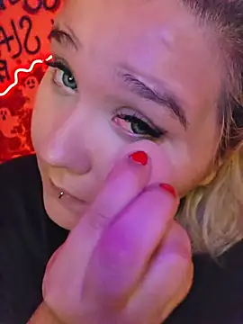 Snapshot of Laura_takint chatting on 10, 10, 2025 Laura takint online show from 10, 10, 2025