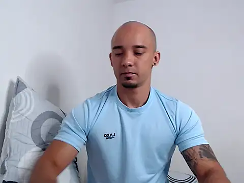 Snapshot of SimonRoberth chatting on 17, 12, 2025 SimonRoberth online show from 17, 12, 2025