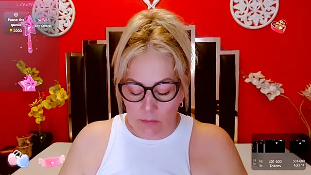 Nayla Garner online show from 4, 2, 2025