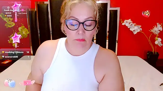 Nayla Garner online show from 4, 2, 2025