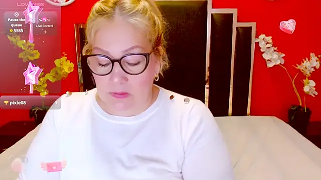 Nayla Garner online show from 16, 2, 2025