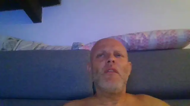 Snapshot of davigochi77bcn chatting on 3, 10, 2025 davigochi77bcn online show from 3, 10, 2025